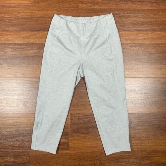 MTA Light Gray Cropped Capri Leggings - Picture 4 of 4